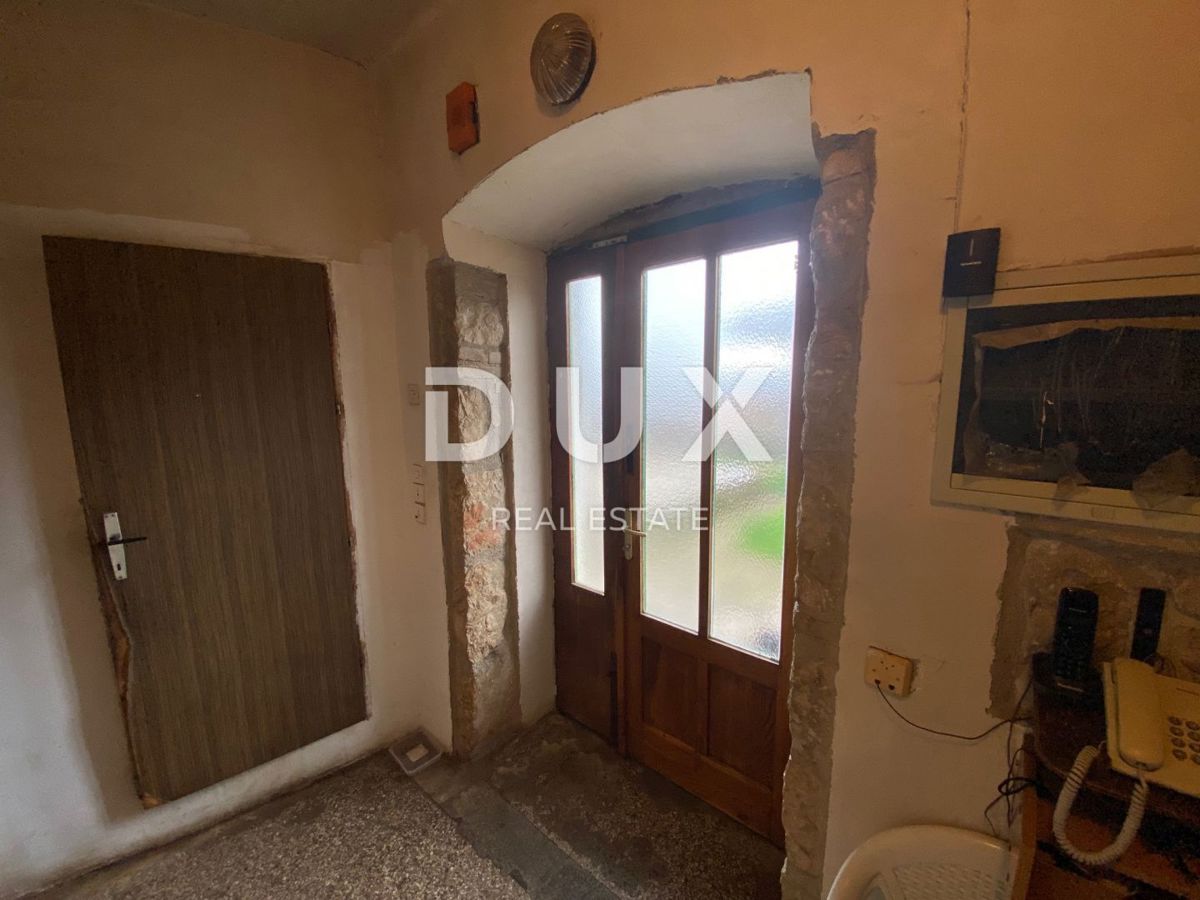 RIJEKA, KOZALA - antica villa italiana indipendente del 1912 con vista sul mare e giardino di 2.383 m2! OPPORTUNITÀ!