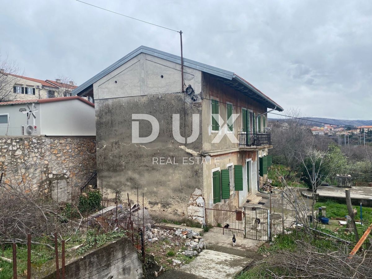 RIJEKA, KOZALA - antica villa italiana indipendente del 1912 con vista sul mare e giardino di 2.383 m2! OPPORTUNITÀ!