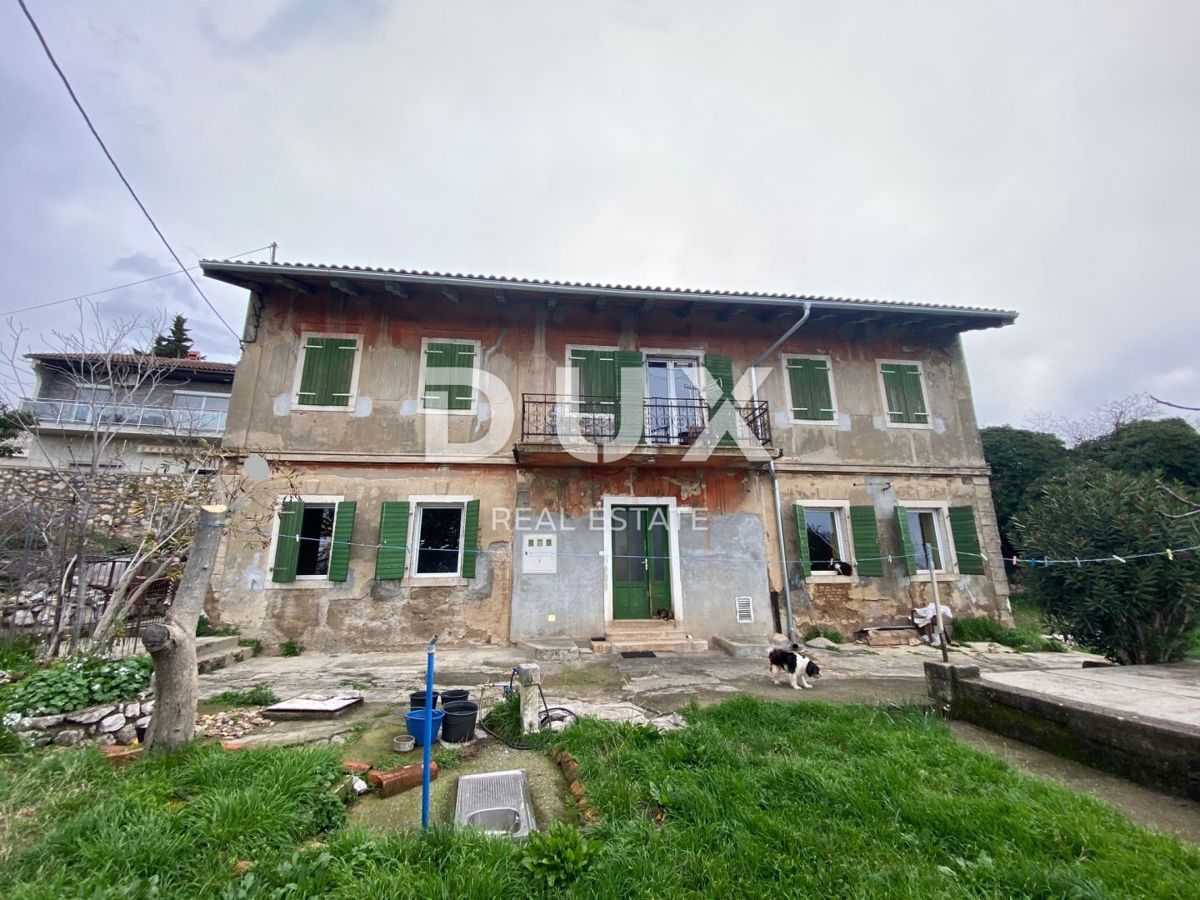 RIJEKA, KOZALA - antica villa italiana indipendente del 1912 con vista sul mare e giardino di 2.383 m2! OPPORTUNITÀ!