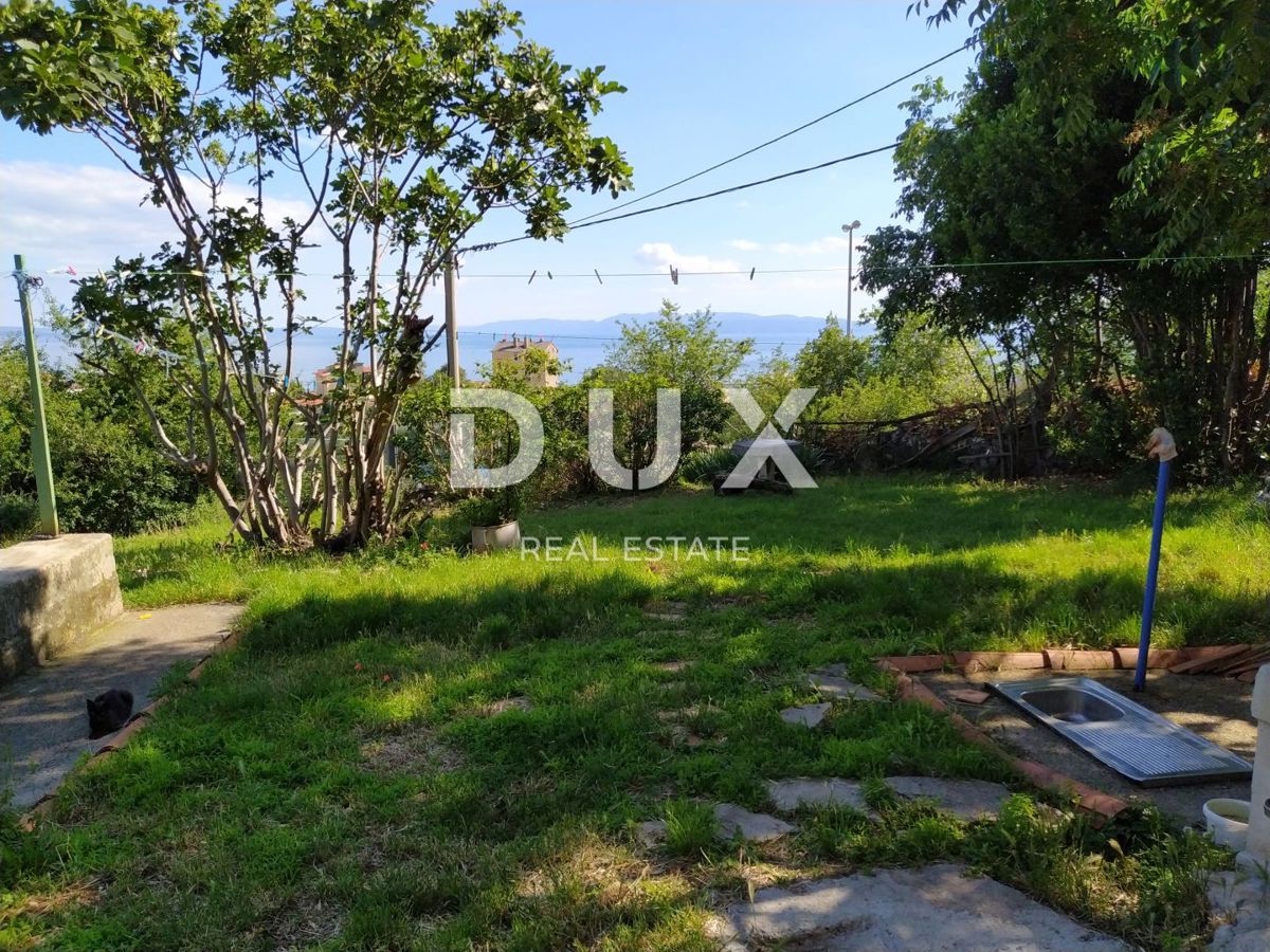 RIJEKA, KOZALA - antica villa italiana indipendente del 1912 con vista sul mare e giardino di 2.383 m2! OPPORTUNITÀ!