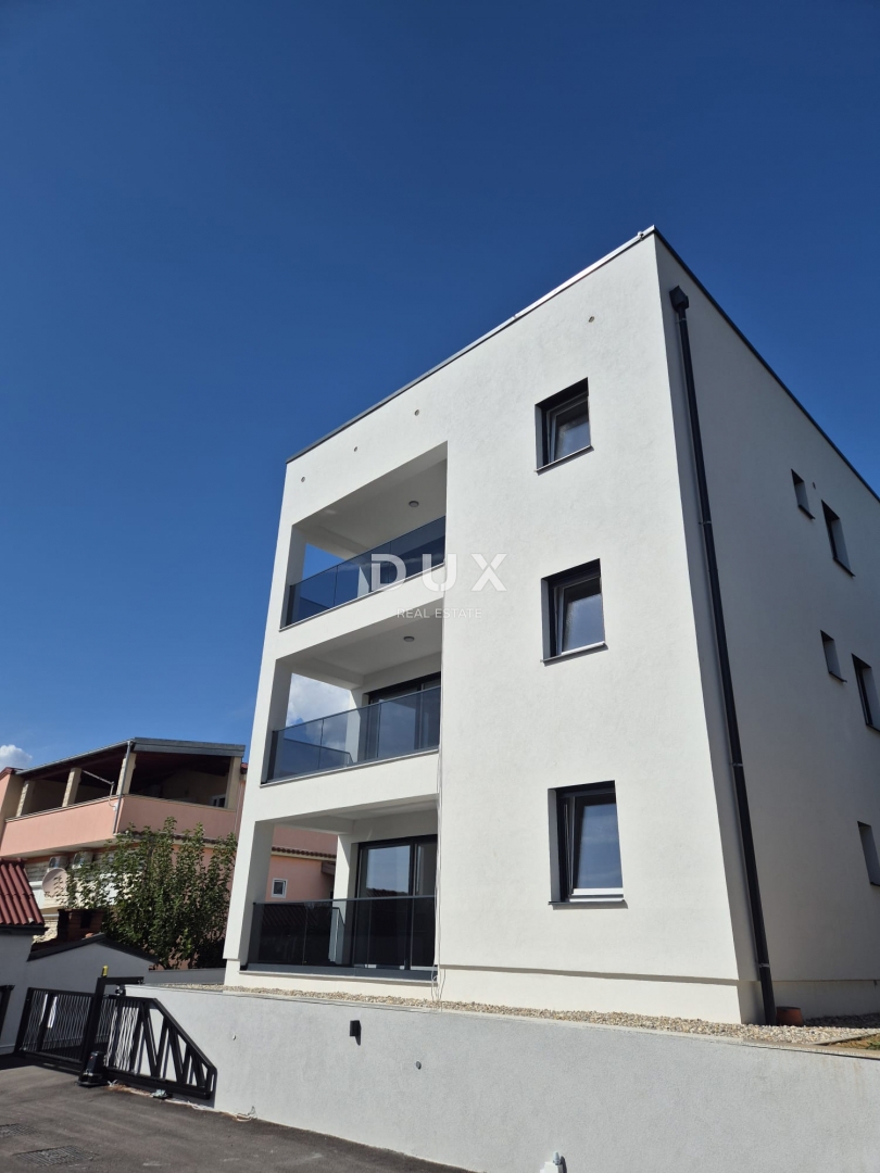 STARIGRAD, ZADAR - OCCASIONE! Nuova costruzione, 2a fila al mare