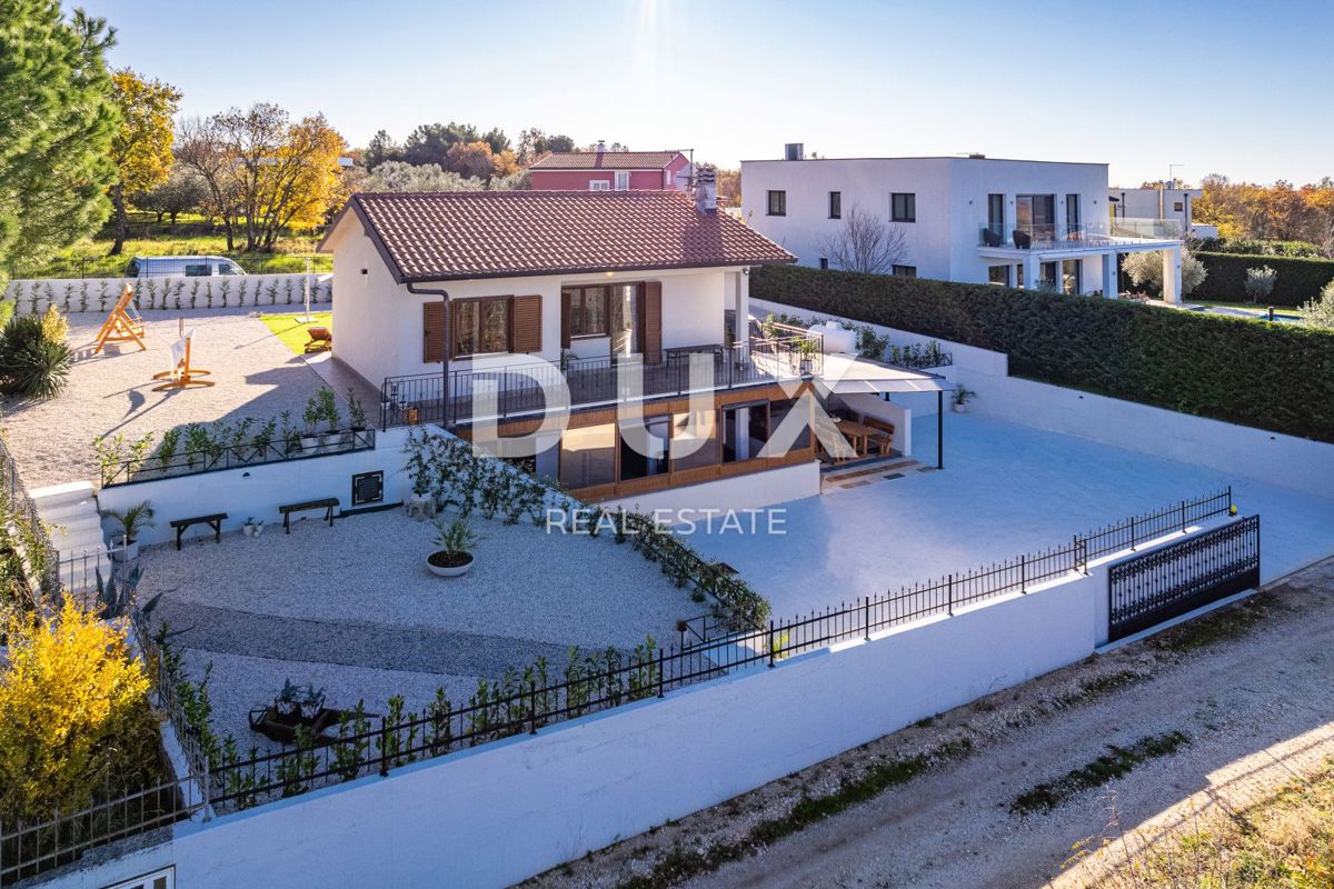 ISTRIA, BUJE - Casa indipendente con piscina e vista mare