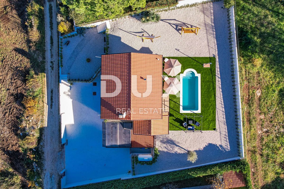 ISTRIA, BUJE - Casa indipendente con piscina e vista mare