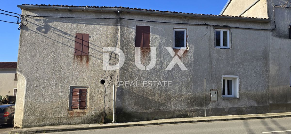 ISTRIA, PINGUENTE - Casa in pietra da ristrutturare vicino al confine