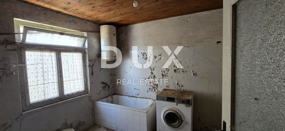 ISTRIA, PINGUENTE - Casa in pietra da ristrutturare vicino al confine