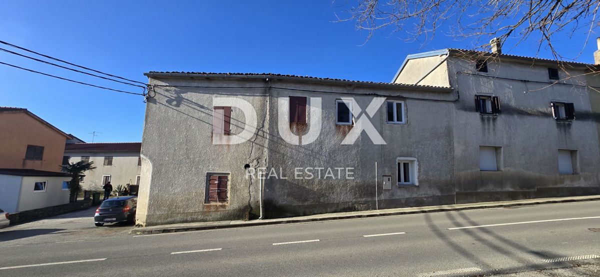ISTRIA, PINGUENTE - Casa in pietra da ristrutturare vicino al confine