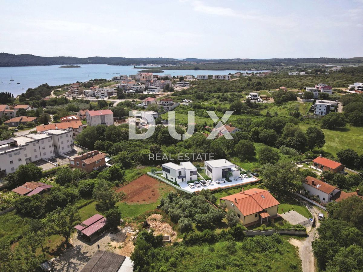 ISTRIA, MEDULIN - Casa di architettura moderna con tre unità abitative