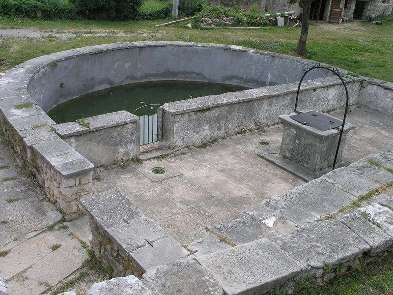 LABIN, RABAC - terreno 18772m2 + casa colonica del XVII secolo 3000m2 