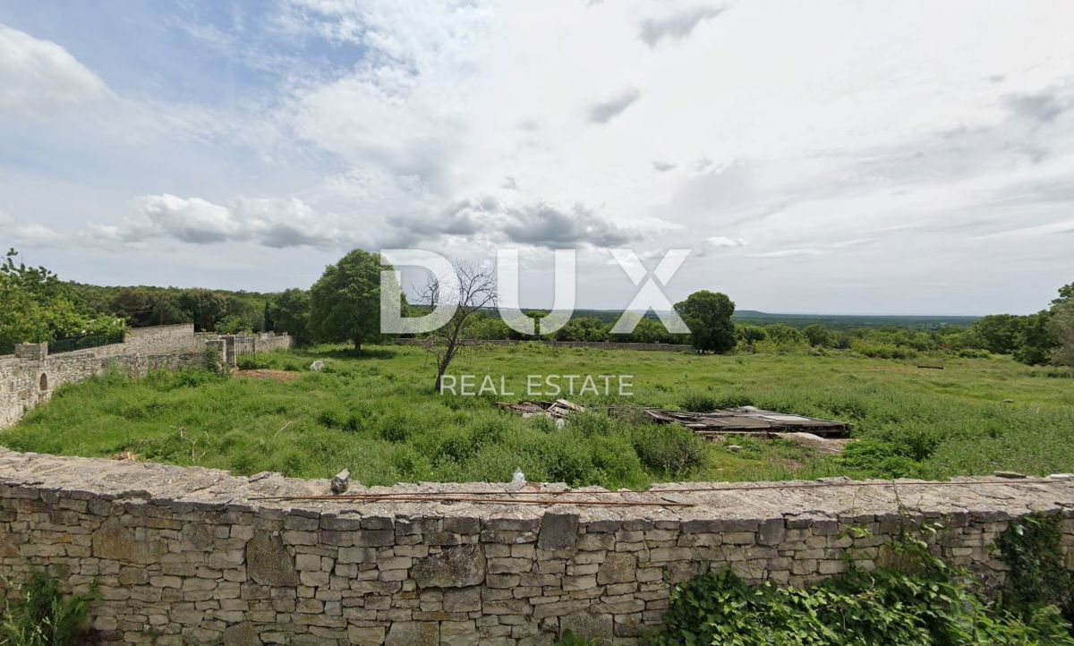 ISTRIA, KANFANAR - Ampio terreno da investimento, vista mare, possibilità di costruire un complesso di ville!