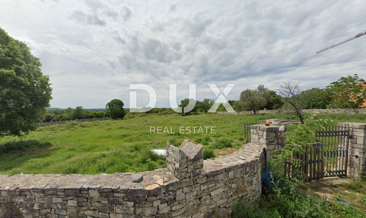 ISTRIA, KANFANAR - Ampio terreno da investimento, vista mare, possibilità di costruire un complesso di ville!