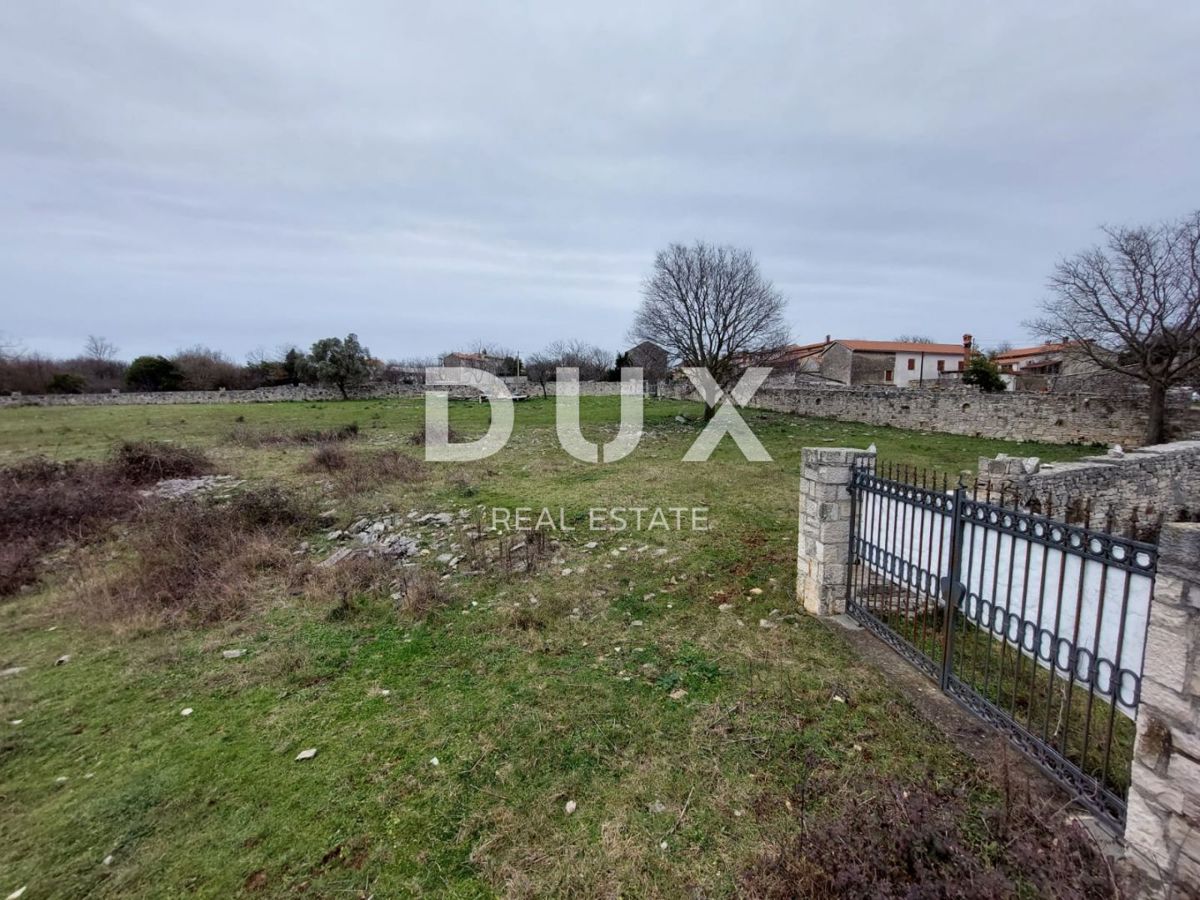 ISTRIA, KANFANAR - Ampio terreno da investimento, vista mare, possibilità di costruire un complesso di ville!