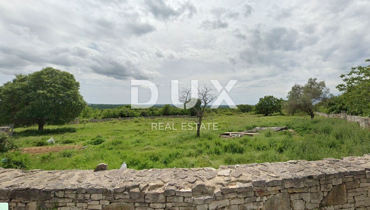 ISTRIA, KANFANAR - Ampio terreno da investimento, vista mare, possibilità di costruire un complesso di ville!