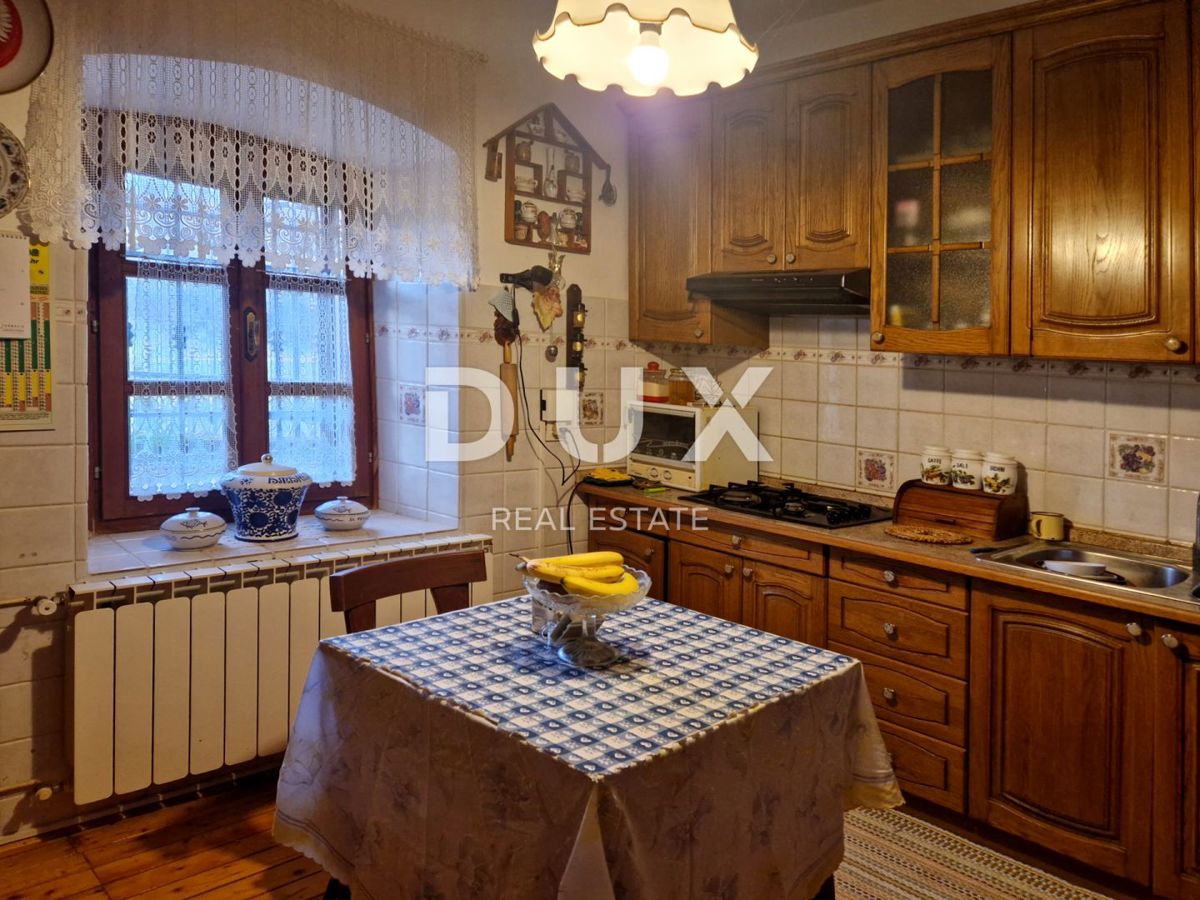 ISTRIA, OPRTALJ - Casa in pietra con ampio giardino