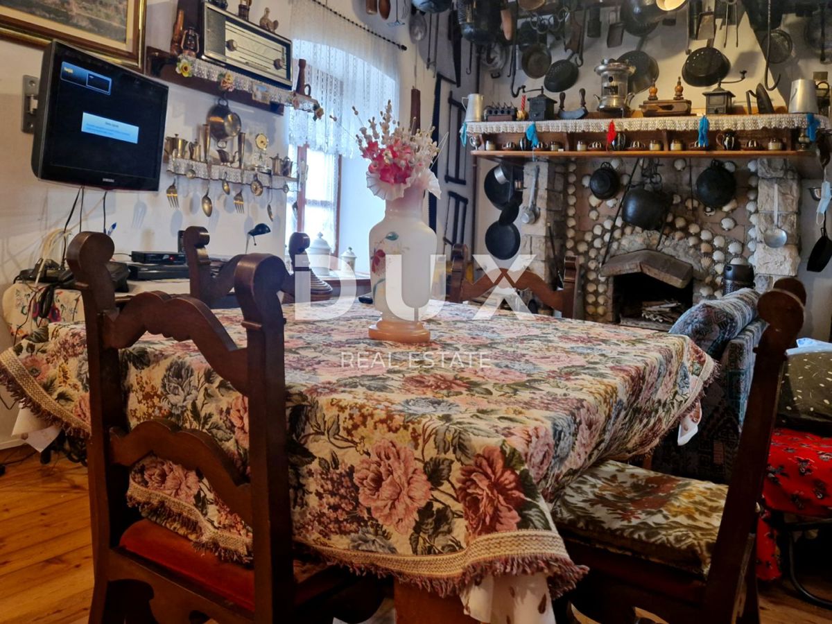 ISTRIA, OPRTALJ - Casa in pietra con ampio giardino
