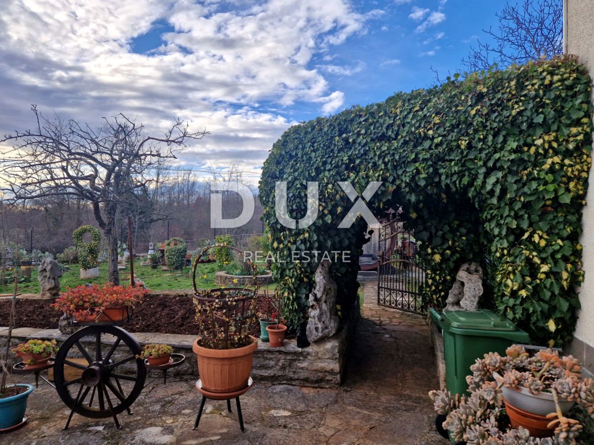 ISTRIA, OPRTALJ - Casa in pietra con ampio giardino