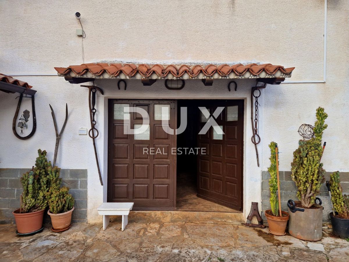 ISTRIA, OPRTALJ - Casa in pietra con ampio giardino