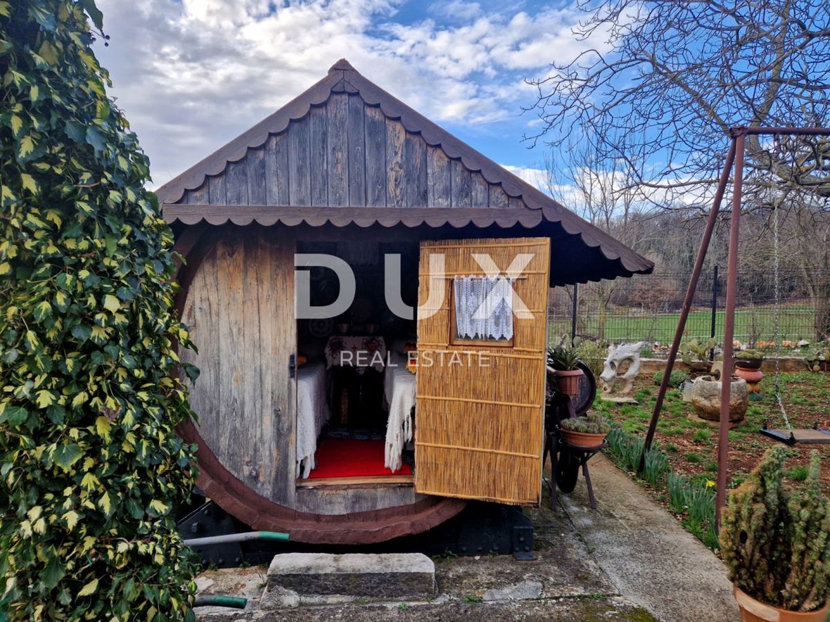 ISTRIA, OPRTALJ - Casa in pietra con ampio giardino