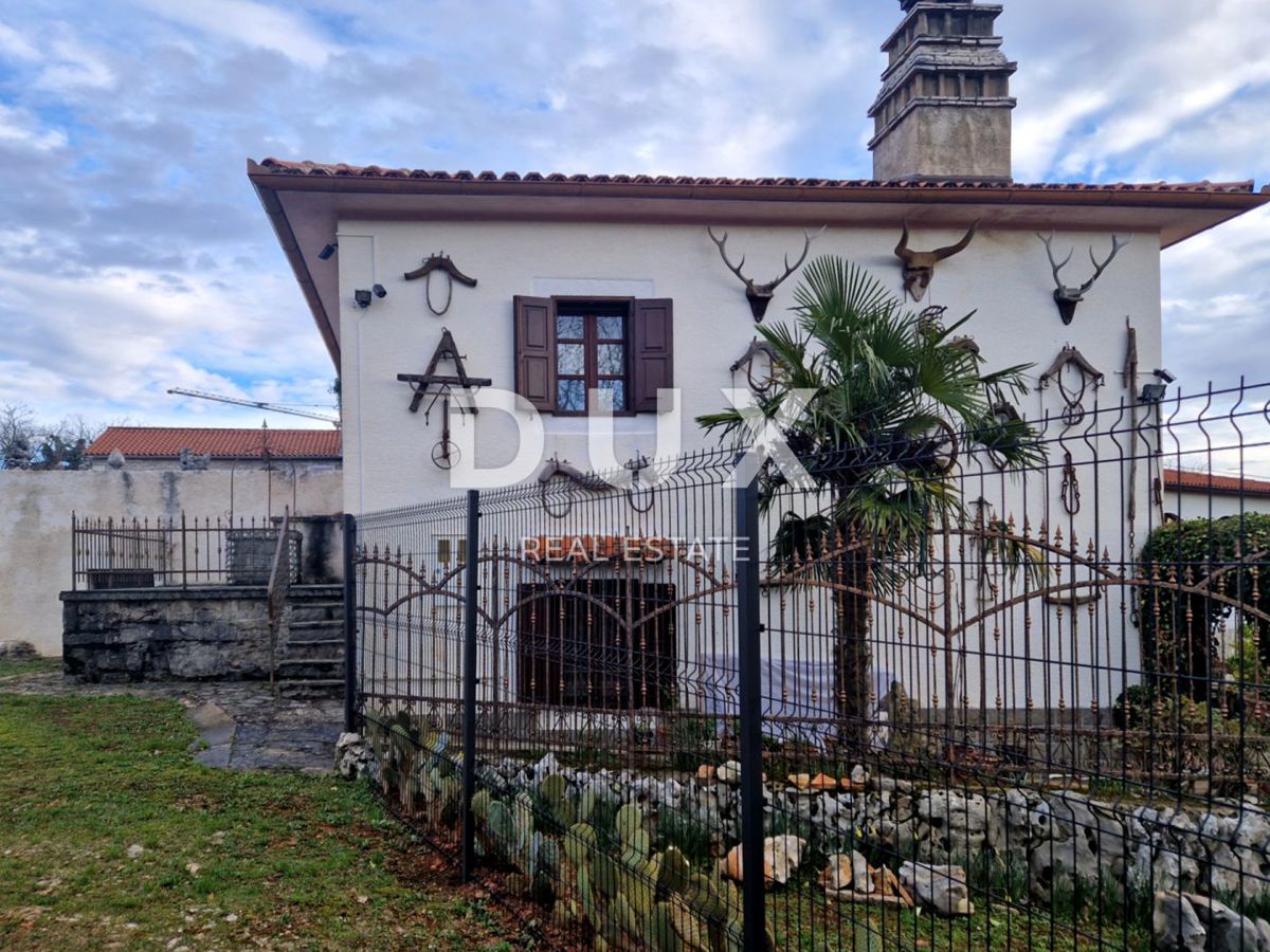 ISTRIA, OPRTALJ - Casa in pietra con ampio giardino