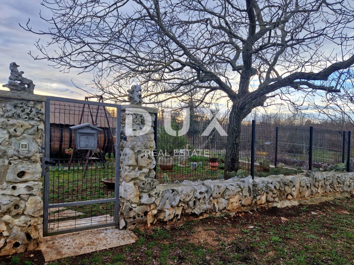 ISTRIA, OPRTALJ - Casa in pietra con ampio giardino