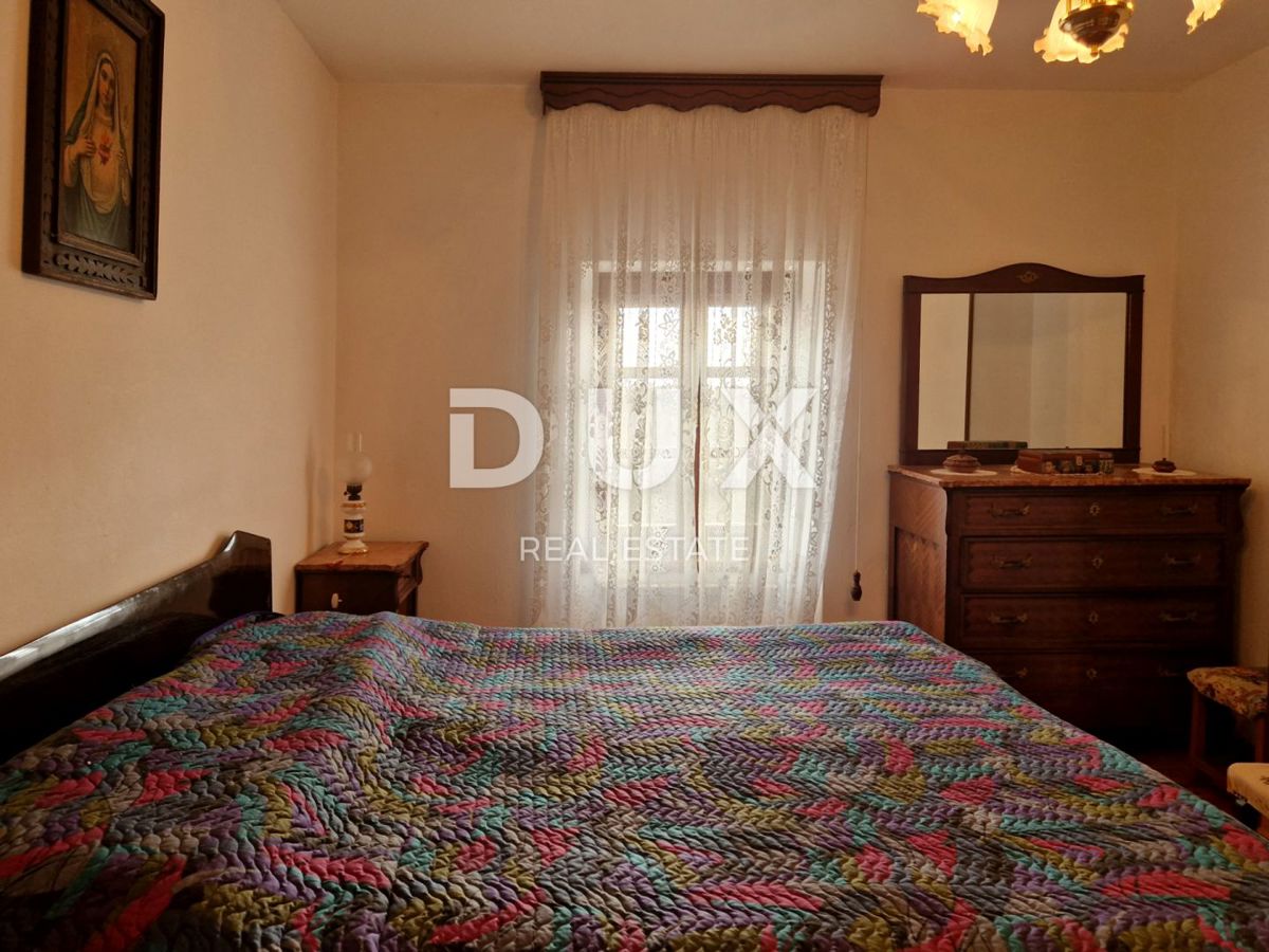 ISTRIA, OPRTALJ - Casa in pietra con ampio giardino