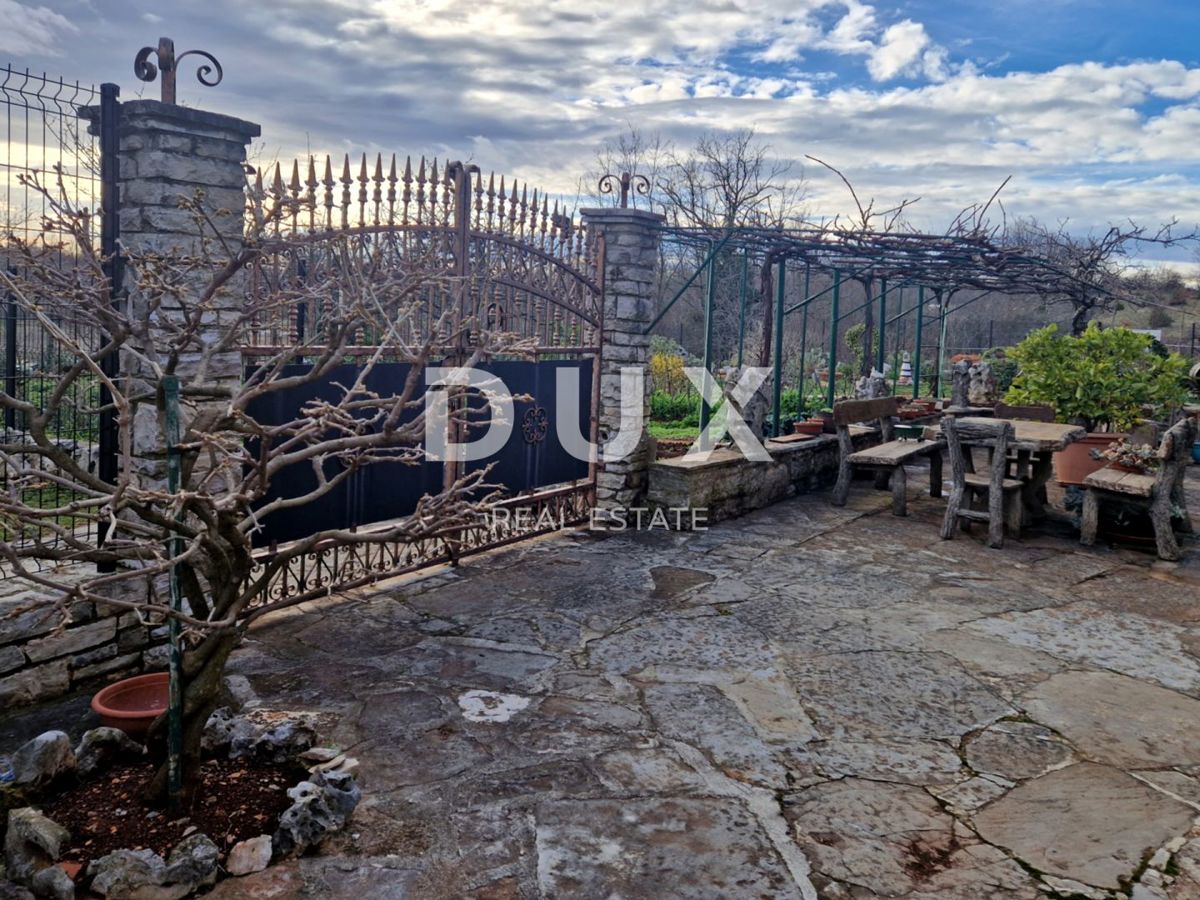 ISTRIA, OPRTALJ - Casa in pietra con ampio giardino