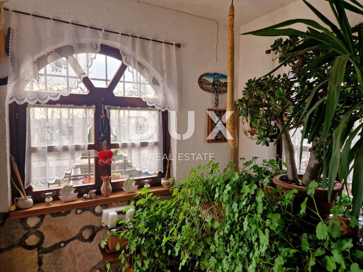 ISTRIA, OPRTALJ - Casa in pietra con ampio giardino
