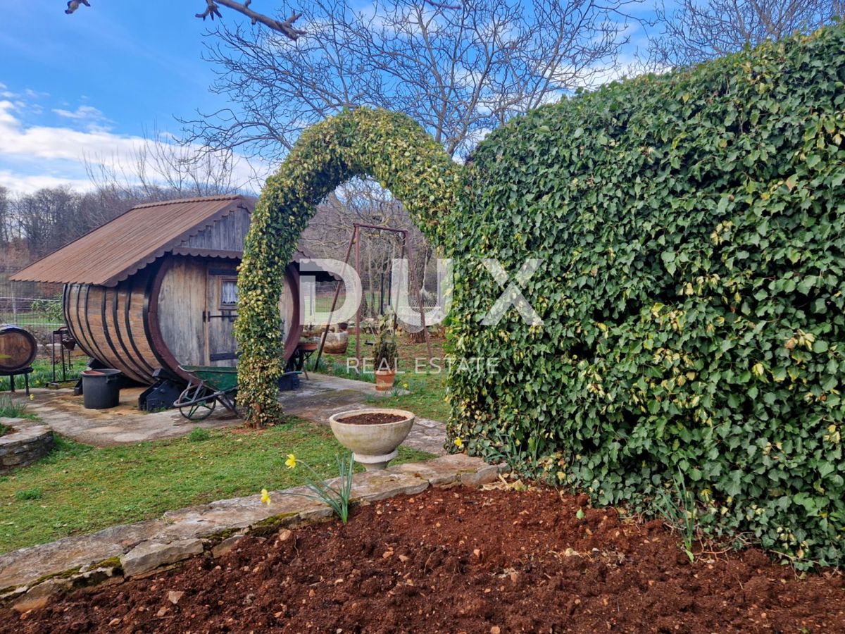 ISTRIA, OPRTALJ - Casa in pietra con ampio giardino