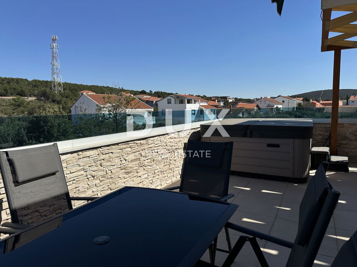 ZADAR, SUKOŠAN - Appartamento con due camere da letto e terrazza sul tetto - Vista mare!