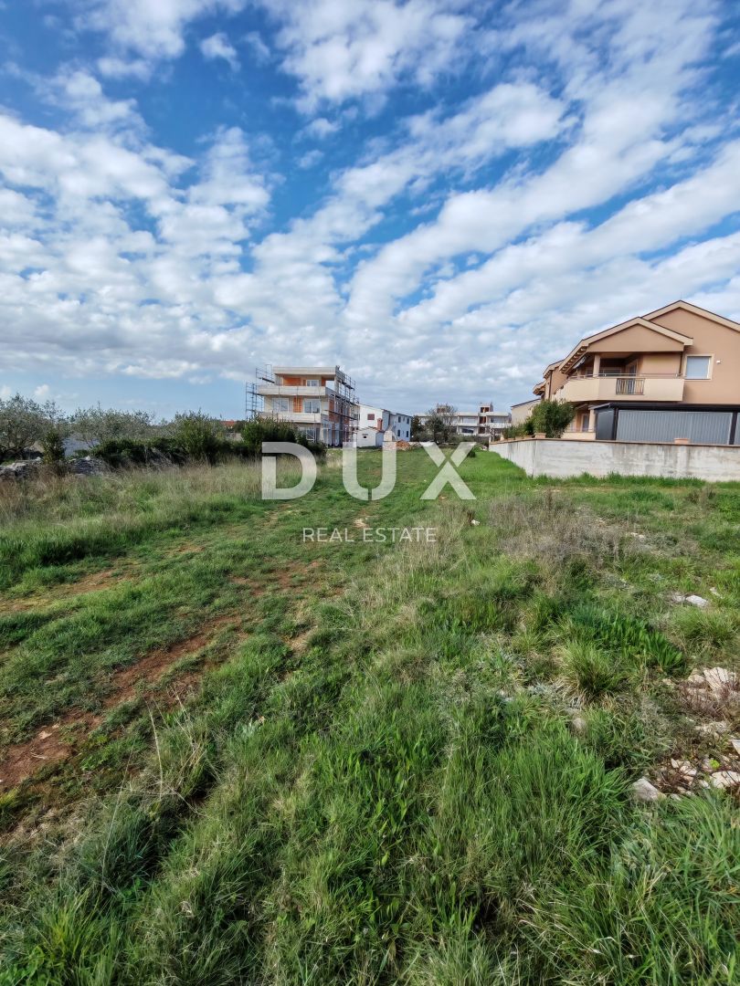 ZARA, ZATON - Terreno edificabile a 70 metri dalla spiaggia con progetto preliminare per un edificio con 9 appartamenti!