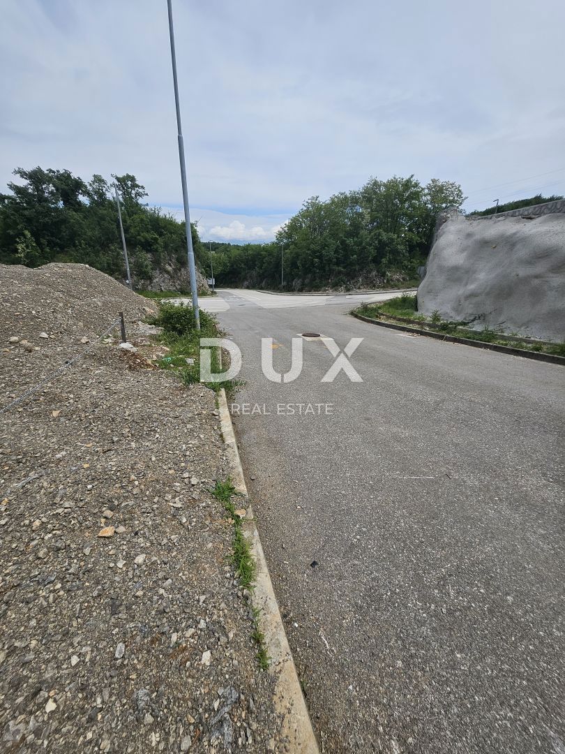 OPATIJA, MATULJI - terreno edificabile di 2050m2 in zona commerciale per locali commerciali / capannone
