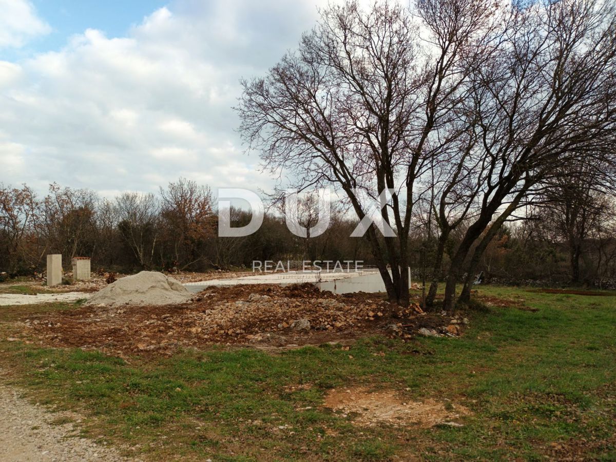 ISTRIA, MARČANA - Terreno edificabile con costruzione iniziata