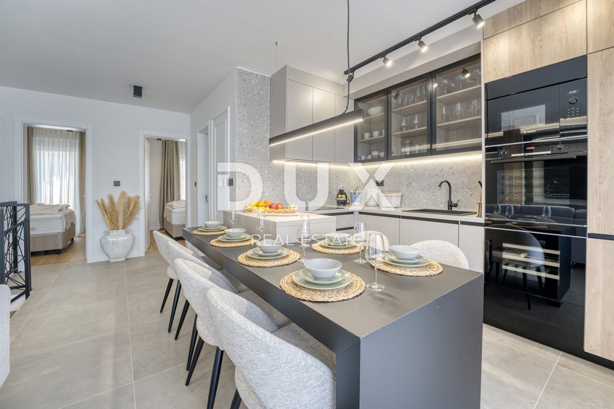 ISOLA DI KRK, CITTÀ DI KRK - Appartamento duplex con giardino e piscina vicino al mare