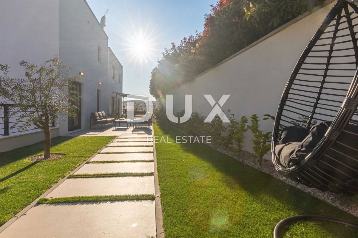 ISOLA DI KRK, CITTÀ DI KRK - Appartamento duplex con giardino e piscina vicino al mare