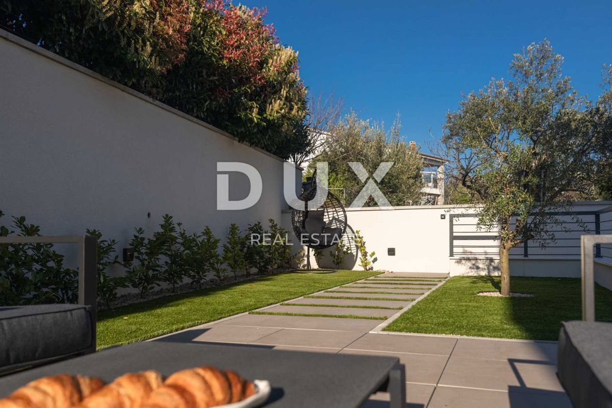 ISOLA DI KRK, CITTÀ DI KRK - Appartamento duplex con giardino e piscina vicino al mare
