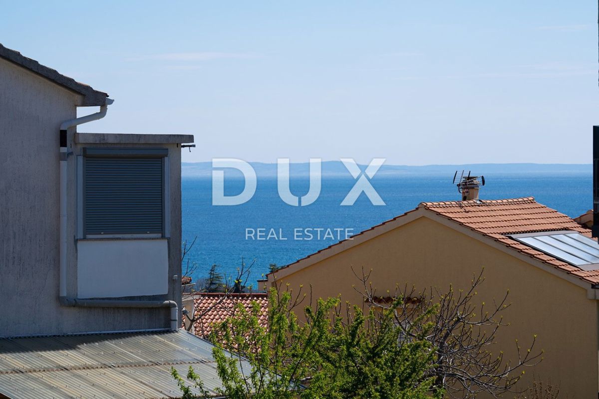 ISOLA DI KRK, CITTÀ DI KRK - Appartamento duplex con giardino e piscina vicino al mare