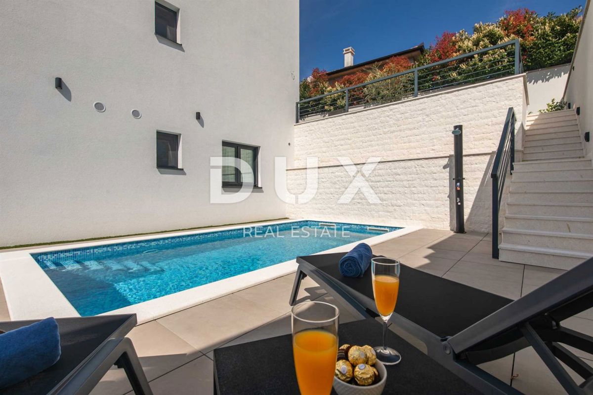 ISOLA DI KRK, CITTÀ DI KRK - Appartamento duplex con giardino e piscina vicino al mare