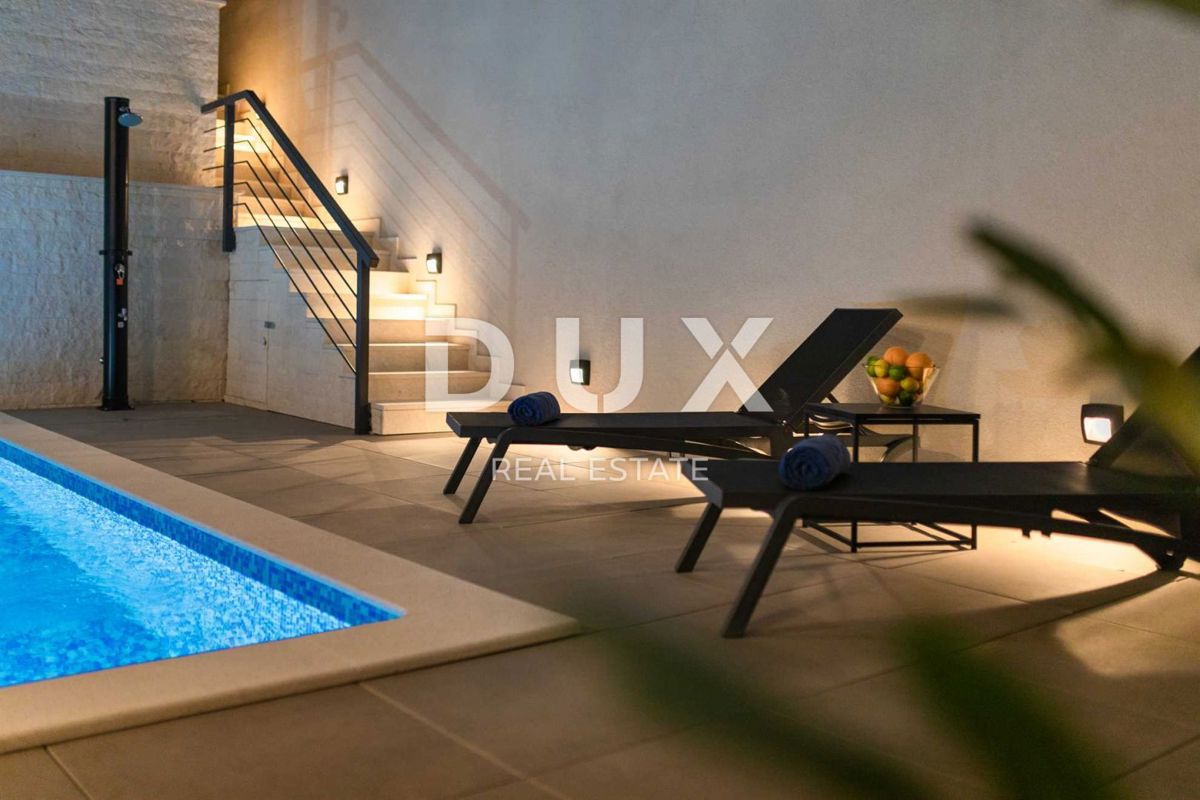 ISOLA DI KRK, CITTÀ DI KRK - Appartamento duplex con giardino e piscina vicino al mare