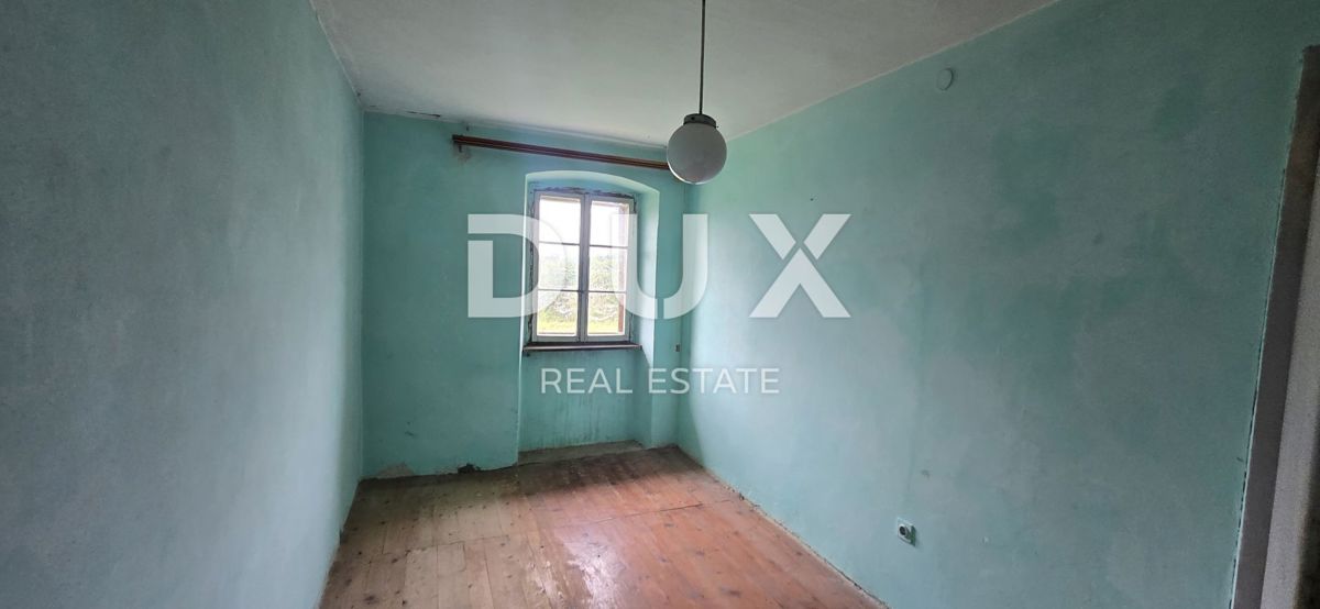 ISTRIA, LABIN - Casa da ristrutturare con ampio terreno edificabile e tanta privacy
