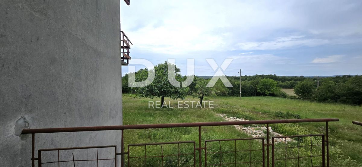ISTRIA, LABIN - Casa da ristrutturare con ampio terreno edificabile e tanta privacy