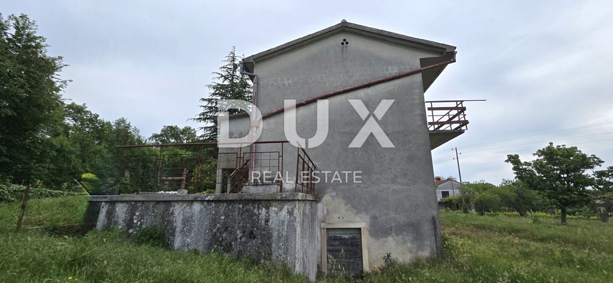 ISTRIA, LABIN - Casa da ristrutturare con ampio terreno edificabile e tanta privacy