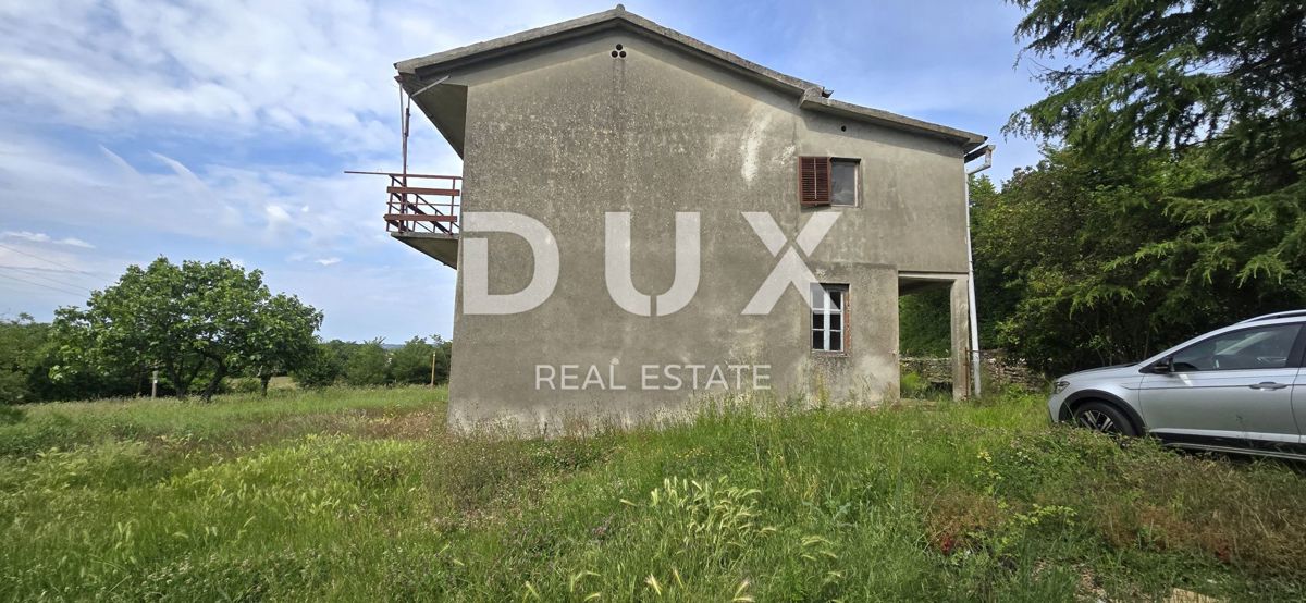 ISTRIA, LABIN - Casa da ristrutturare con ampio terreno edificabile e tanta privacy