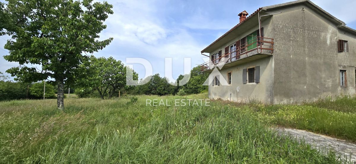 ISTRIA, LABIN - Casa da ristrutturare con ampio terreno edificabile e tanta privacy