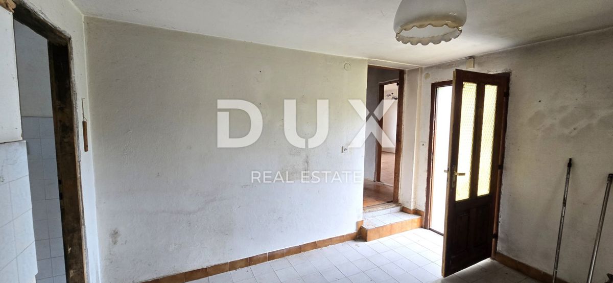 ISTRIA, LABIN - Casa da ristrutturare con ampio terreno edificabile e tanta privacy