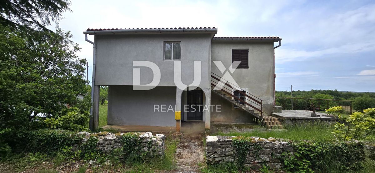 ISTRIA, LABIN - Casa da ristrutturare con ampio terreno edificabile e tanta privacy