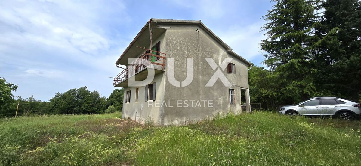 ISTRIA, LABIN - Casa da ristrutturare con ampio terreno edificabile e tanta privacy