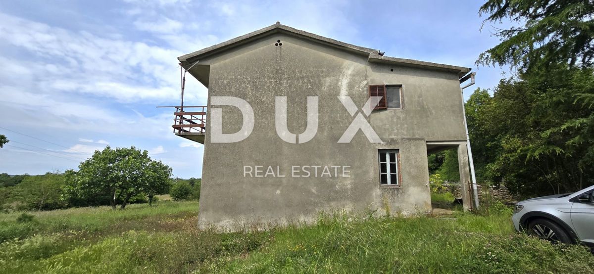 ISTRIA, LABIN - Casa da ristrutturare con ampio terreno edificabile e tanta privacy