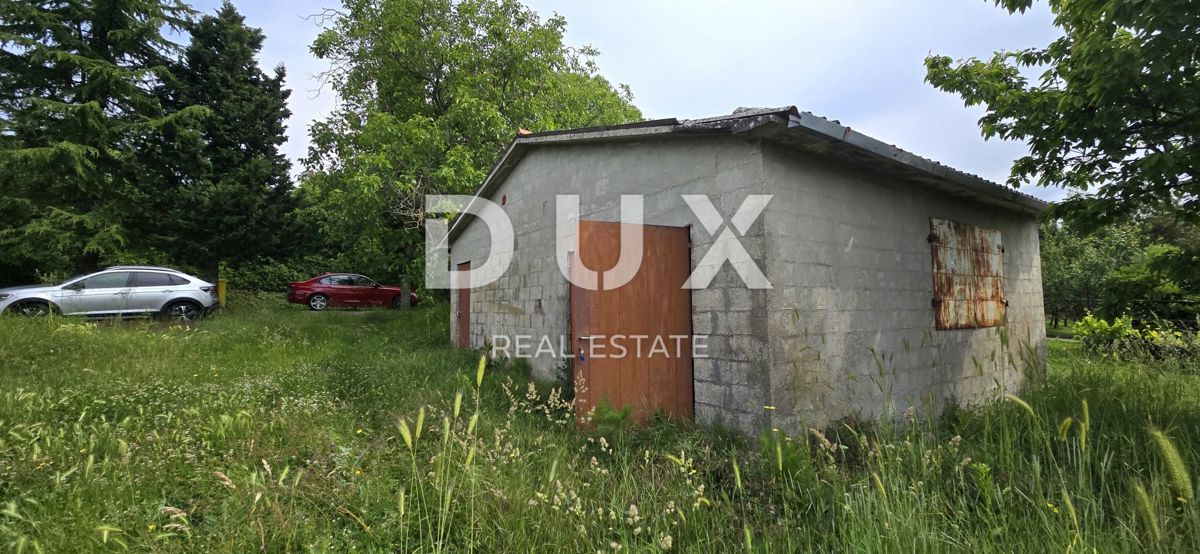 ISTRIA, LABIN - Casa da ristrutturare con ampio terreno edificabile e tanta privacy