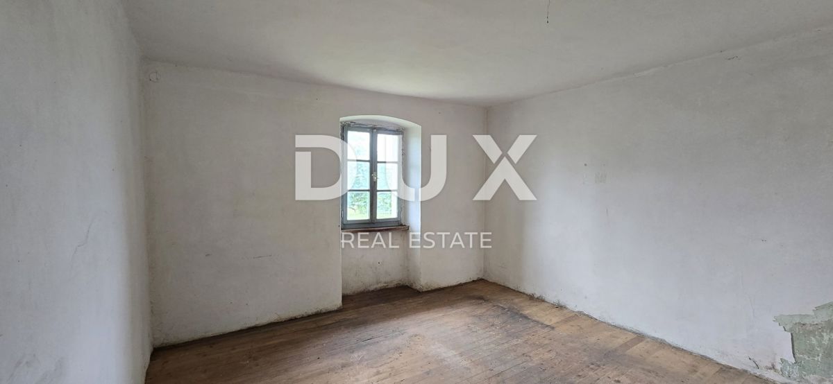 ISTRIA, LABIN - Casa da ristrutturare con ampio terreno edificabile e tanta privacy