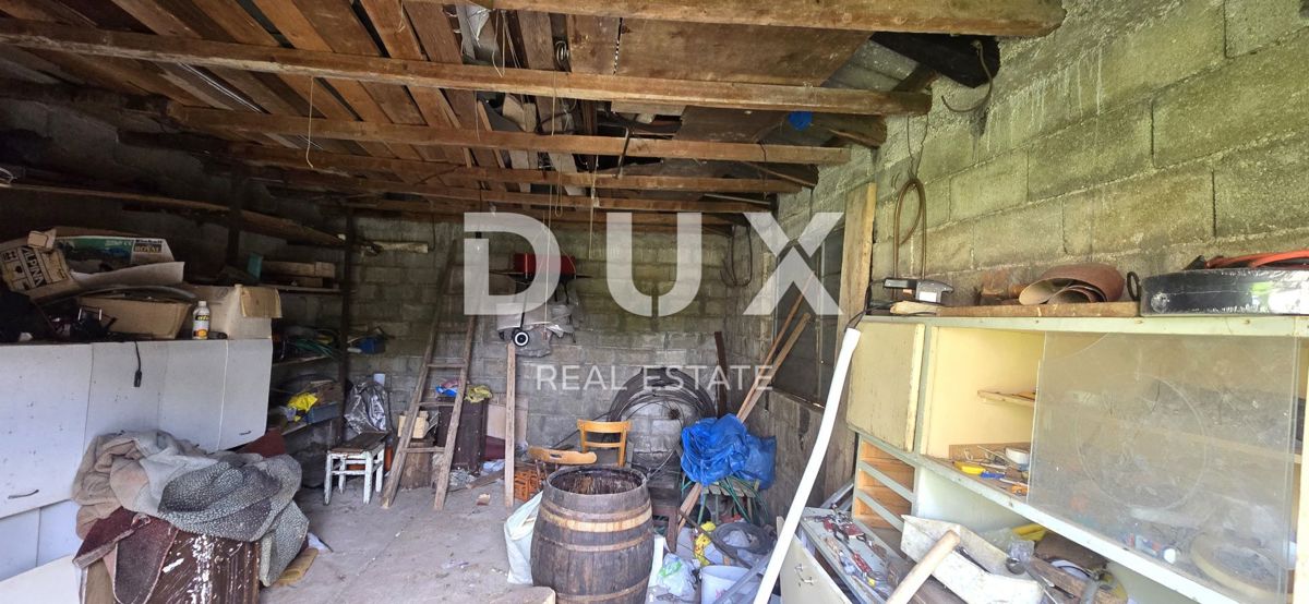 ISTRIA, LABIN - Casa da ristrutturare con ampio terreno edificabile e tanta privacy