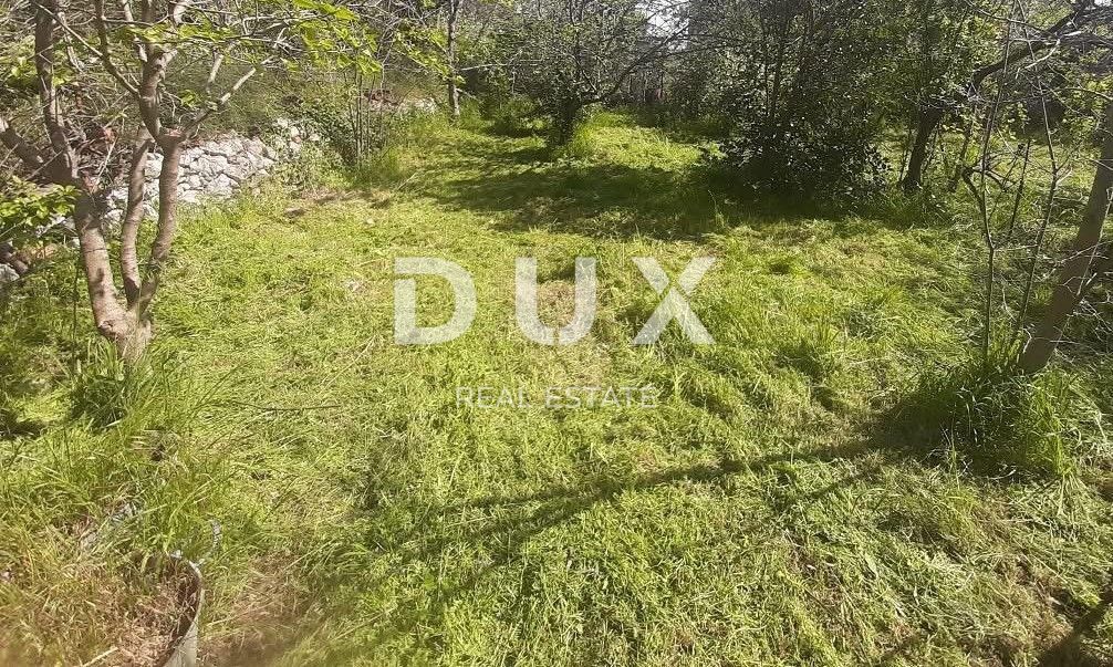RIJEKA, DONJA VEŽICA - appartamento 101 m2 + mansarda 58 m2 + giardino in posizione eccellente e ricercata! OPPORTUNITÀ!